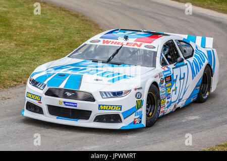 2017-Ford Mustang Whelen Euro NASCAR-Rennfahrer mit Fahrer Thomas Ferrando in 2017 Goodwood Festival of Speed, Sussex, UK. Stockfoto