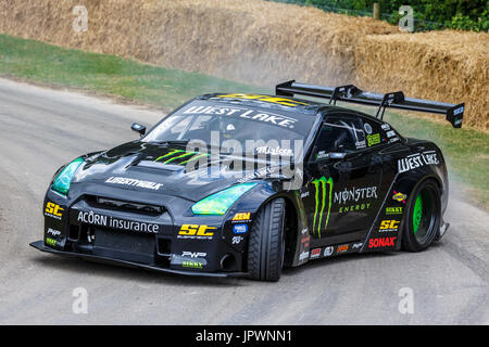 2017 Nissan GT-R drift Auto mit Steve Biagioni auf die 2017 Goodwood Festival of Speed, Sussex, UK. Stockfoto