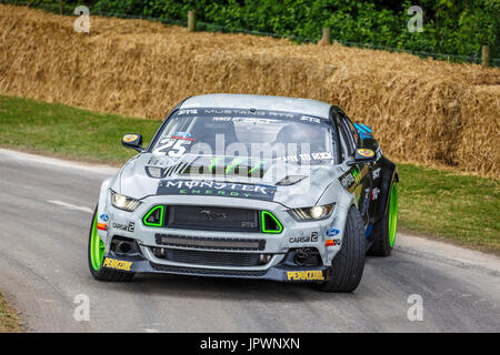 2016 Ford Mustang RTR Drift Auto mit Fahrer Vaughn Gittin Jr. auf dem 2017 Goodwood Festival of Speed, Sussex, UK. Stockfoto