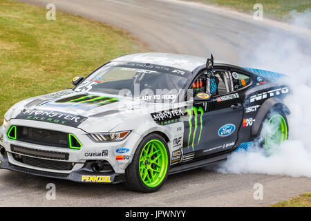 2016 Ford Mustang RTR Drift Auto mit Fahrer Vaughn Gittin Jr. auf dem 2017 Goodwood Festival of Speed, Sussex, UK. Stockfoto