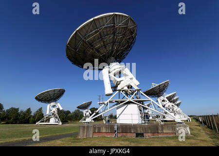 Die Bogenminute Microkelvin Imager (AMI). Einem kosmischen Mikrowelle Hintergrund (CMB) Teleskop des Observatoriums Cambridge Stockfoto