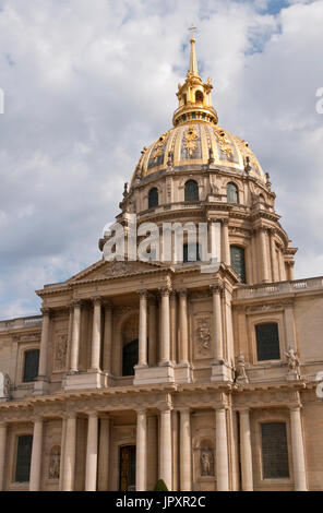 Eingang zu den historischen Dom an Les Invalides in Paris, Frankreich. Stockfoto