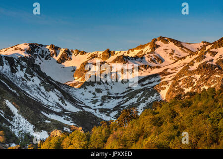 Monte Renoso massiv, bei Sonnenaufgang, GR20 Wanderweg in der Nähe von capannelle Berghütte, Haute-Corse, Korsika, Frankreich Stockfoto