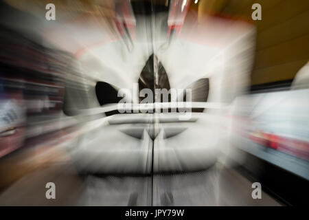 Datei - Datei Bild vom 12. Mai 2016 zeigt das Logo der Sportartikelhersteller Adidas genommen am Rande der Gesellschaft allgemeine Business-Meeting in Furth, Deutschland. Foto: Daniel Karmann/dpa Stockfoto