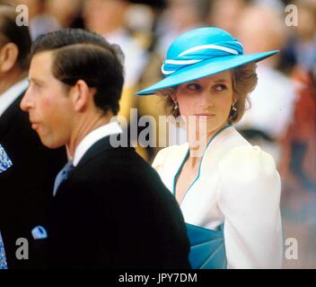 31. August 2017 feiert 20 Jahre seit Prinzessin Dianas Tod. Diana Princess of Wales starb an schweren Verletzungen in den frühen Morgenstunden des 31. August 1997 nach einem Autounfall in Paris. Im Bild: 7. Februar 1986 - Prinzessin Diana und Prinz Charles an der Victoria Station, London bei Staatsbesuch des Präsidenten der DDR. Bildnachweis: Globus Photos/ZUMAPRESS.com/Alamy Live-Nachrichten Stockfoto