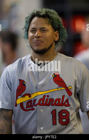 1. August 2017: St. Louis Cardinals Krug Carlos Martinez #18 ab, während die Major League Baseball Spiel zwischen den Milwaukee Brewers und den St. Louis Cardinals im Miller Park in Milwaukee, Wisconsin. John Fisher/CSM Stockfoto