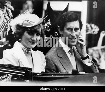 31. August 2017 feiert 20 Jahre seit Prinzessin Dianas Tod. Diana Princess of Wales starb an schweren Verletzungen in den frühen Morgenstunden des 31. August 1997 nach einem Autounfall in Paris. Im Bild: 29. Juli 1981 - London, England, Vereinigtes Königreich - Prinz CHARLES und Prinzessin DIANA dort unterwegs zum Bahnhof Waterloo zu catch the Royal Train to Broadlands für den Start ihrer Hochzeitsreise. (Kredit-Bild: © Keystone Presseagentur/Keystone USA über ZUMAPRESS.com) Stockfoto