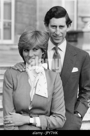 31. August 2017 feiert 20 Jahre seit Prinzessin Dianas Tod. Diana Princess of Wales starb an schweren Verletzungen in den frühen Morgenstunden des 31. August 1997 nach einem Autounfall in Paris. Im Bild: 24. Februar 1981 - London, England, Vereinigtes Königreich - Prinz CHARLES und DIANA SPENCER Verlobung verkünden und Termin für die Trauung. (Kredit-Bild: © Keystone Presseagentur/Keystone USA über ZUMAPRESS.com) Stockfoto