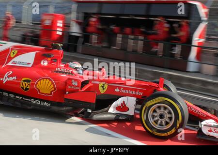 Budapest, Ungarn. 2. August 2017. Ferraris Kimi Räikkönen ist während der zweiten Formel-1 in der Saison-Test in Hungaroring, Budapest, Ungarn, auf 2. August 2017 gesehen. Bildnachweis: Csaba Domotor/Xinhua/Alamy Live-Nachrichten Stockfoto