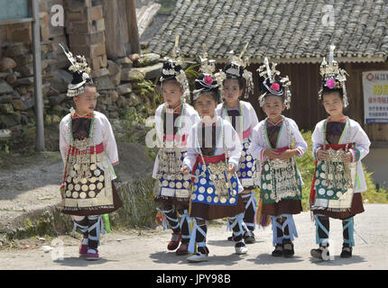 China. 2. August 2017. Guizhou, CHINA-2. August (nur zur redaktionellen Verwendung. CHINA HERAUS). Dong Menschen feiern das jährliche traditionelle Xinmi Festival in Congjiang, Südwesten Chinas Provinz Guizhou, 2. August 2017. Bildnachweis: SIPA Asien/ZUMA Draht/Alamy Live-Nachrichten Stockfoto