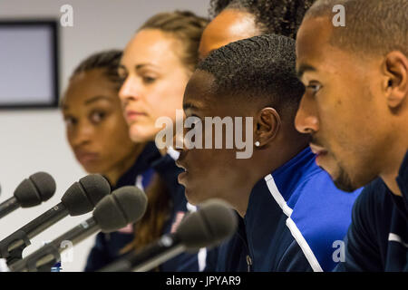 London, UK. 3. August 2017. London, 3. August 2017. Christian Coleman, 2016 Rio Olympian & 2017 100m weltweit führend (2. von rechts) spricht zu den Medien auf das Team USA-Pressekonferenz vor der IAAF Weltmeisterschaften London 2017 im London Stadium. Bildnachweis: Paul Davey/Alamy Live-Nachrichten Stockfoto