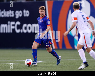 2. August 2017: Miami FC Mittelfeldspieler Richie Ryan (20) bewegt sich den Ball im Lamar Hunt US Open Cup Viertelfinale Spiel zwischen FC Cincinnati Vs Miami FC im Riccardo Silva Stadium in Miami, Florida. FC Cincinnati gewann 1: 0. Mario Houben/CSM Stockfoto