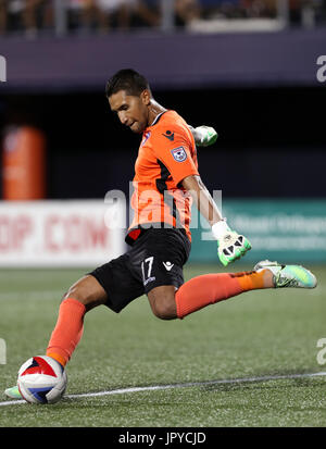 2. August 2017: Miami FC Torwart Mario Daniel Vega (17) in Aktion während einer Lamar Hunt US Open Cup Viertelfinal-match zwischen FC Cincinnati Vs Miami FC im Riccardo Silva Stadium in Miami, Florida. FC Cincinnati gewann 1: 0. Mario Houben/CSM Stockfoto