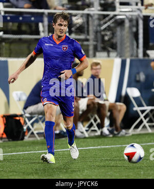 2. August 2017: Miami FC Verteidiger Mason Trafford (5) treibt den Ball während einer Lamar Hunt US Open Cup-Viertelfinal-Spiel zwischen FC Cincinnati Vs Miami FC im Riccardo Silva Stadium in Miami, Florida. FC Cincinnati gewann 1: 0. Mario Houben/CSM Stockfoto