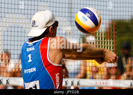 Wien, Österreich. 3. August 2017. Runde 16 Ausscheidungskampf zwischen John HYDEN, Ryan DOHERTY (USA) und Aleksandrs SAMOILOVS, Janis SMEDINS (LAT) an die FIVB Beach Volleyball World Championships in Wien. Bildnachweis: Petr Toman/Alamy Live-Nachrichten Stockfoto