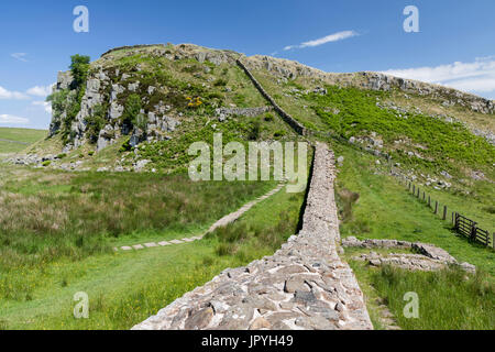 Schälen Sie Klippen Hadrian Wall Stockfoto