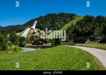 Olympia Skistadion, Neigung der Skisprungschanze in Garmisch Partenkirchen, Sommer, Bayern, Deutschland Stockfoto