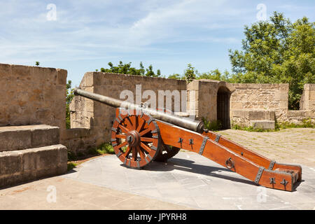 Alte Kanone auf der Burg La Mota auf Urgull Berg in der Stadt San Sebastian. Baskenland, Spanien Stockfoto