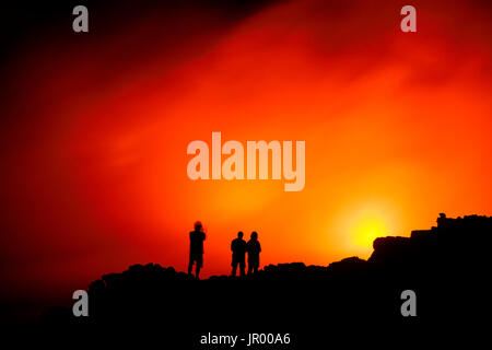 HI00279-00... Hawaii - Menschen beobachten Lava betreten das Meer aus der Pu'u O'o Lavastrom in Hawai ' i-Volcanoes-Nationalpark auf der Insel Hawai ' i Stockfoto