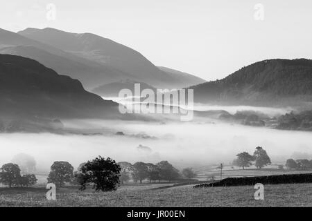 Castlerigg Misty Morning. Einem nebligen Morgen Blick von Castlerigg Steinkreis in der Nähe von Keswick, Cumbria im englischen Lake District National Park. Stockfoto