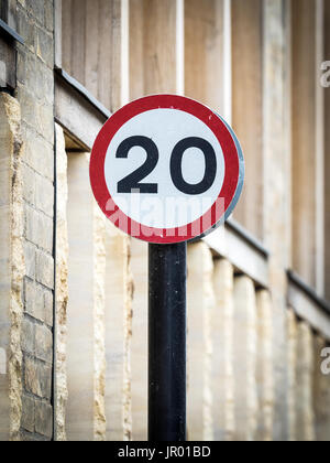 20 km/h Höchstgeschwindigkeit Zeichen - sind 20 km/h Geschwindigkeit Sperrzonen häufiger in Städten in Großbritannien jetzt Stockfoto
