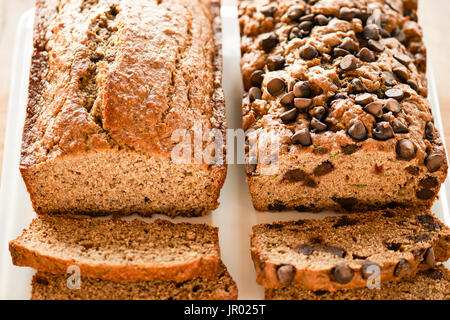 Banane Brot, Banane Brot mit Chocolate Chips Stockfoto