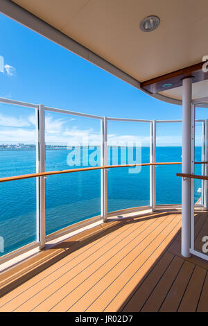 Blick auf das Meer von Kreuzfahrt Schiff Stockfoto