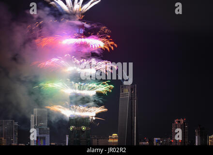 TAIPEI, Taiwan - 1. JANUAR 2017 - Feuerwerk Ring im Jahr 2017 Neues Jahr an der Taipeh 101 Gebäude in Taiwan Stockfoto