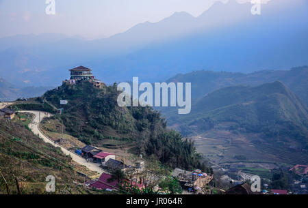 Cat Cat Dorf mitten in den Bergen in Sapa, Lao Cai-nordwestlich von Vietnam Stockfoto