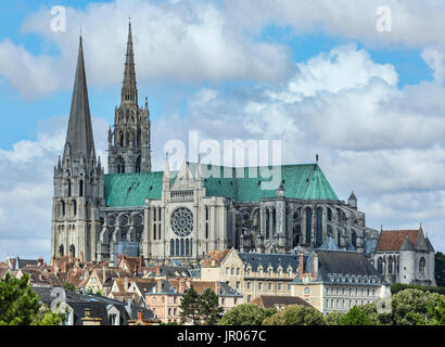 Die Südansicht der Kathedrale von Notre Dame von Chartres, Frankreich. Stockfoto