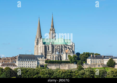 Die Südost-Blick auf die Kathedrale von Notre Dame von Chartres, Frankreich. Stockfoto