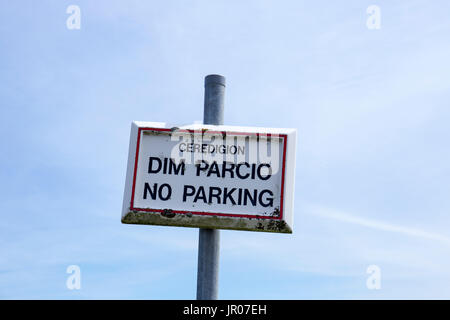 Kein Parkplatz Dim Parcio Zeichen in englische und walisische Sprache, Aberystwyth Ceredigion Wales UK Stockfoto