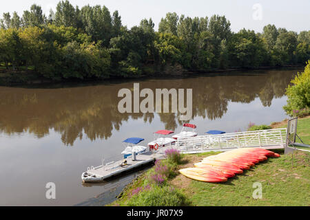 Die Mini nautischen Sport und Freizeit-Park am Fluss Adour, bei Josse (Frankreich). Es bietet die Möglichkeit, Kanu- und Bootfahren zu praktizieren. Stockfoto