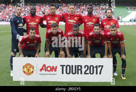 Mannschaftsgruppe Manchester United (hintere Reihe, von links nach rechts) David de Gea, Romelu Lukaku, Chris Smalling, Nemanja Matic, Paul Pogba, Daley Blind (vordere Reihe von links nach rechts) Henrikh Mkhitaryan, Victor Lindelof, Antonio Valencia, Matteo Darmian und Andreas Pereira während des Vorsaison-Freundschaftsspiel im Aviva Stadium, Dublin. DRÜCKEN SIE VERBANDSFOTO. Bilddatum: Mittwoch, 2. August 2017. Siehe PA-Story SOCCER man Utd. Bildnachweis sollte lauten: Niall Carson/PA Wire. Stockfoto