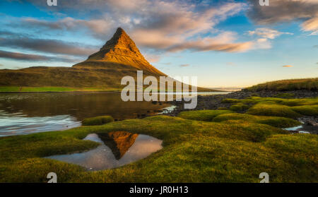 Sonnenaufgang über Kirkjufell, Snaefellsness Halbinsel ; Island Stockfoto