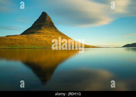 Sonnenaufgang über Kirkjufell, Snaefellsness Halbinsel ; Island Stockfoto