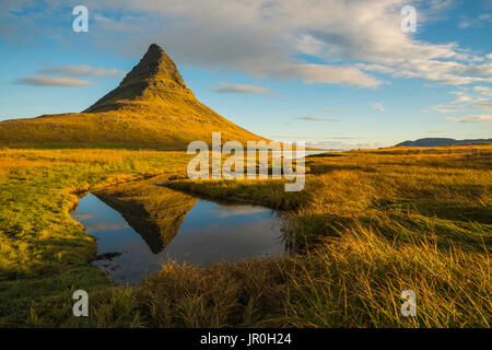 Sonnenaufgang über Kirkjufell, Snaefellsness Halbinsel ; Island Stockfoto