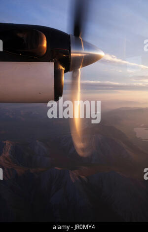 Die rotierenden Messer von einem Propeller auf einer Ebene über Brooks Range, Alaska, Vereinigte Staaten von Amerika Stockfoto