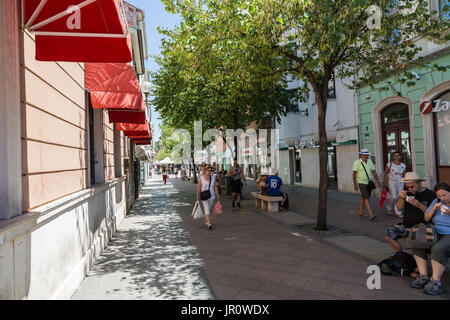 Einkaufsstraße in Pula, Kroatien Stockfoto