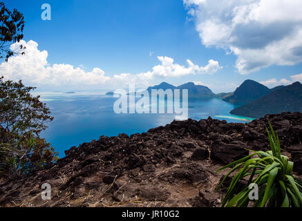 Blick auf Bohey Dulang Insel in Tun Sakaran Marine Park in der Nähe von Sipidan Mabul Island, einer der führenden Tauchplatz in der Welt. Stockfoto