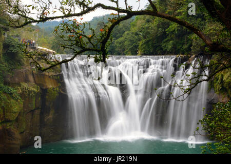 Glatte lange Belichtung von Taiwan die schöne Shifen fällt in Pingxi Bezirk Stockfoto