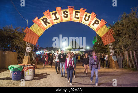 Glastonbury Festival Felder in der Nacht Stockfoto