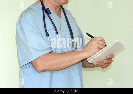 Doktor Konzept Medizin. Notepad schreiben in Händen Stockfoto
