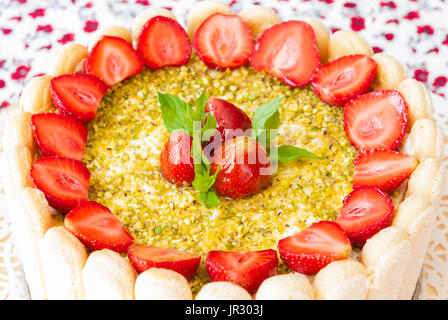 Französisch-Charlotte Kuchen mit frischen Erdbeere closeup Stockfoto