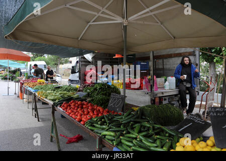 Vouliagmeni Griechenland Samstag Markt Obst und Gemüse Stall Stockfoto