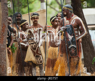 Gruppe von Darstellern bei Laura Aboriginal Dance Festival, Laura, Far North Queensland, FNQ, QLD, Australien Stockfoto