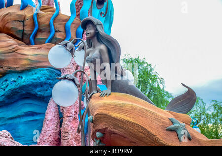 CHIBA, JAPAN: Ariel Statue bei Mermaid Lagoon in Tokyo Disneysea in Urayasu, Chiba, Japan. Stockfoto