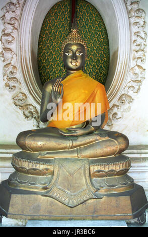 Statue eines sitzenden Buddha, Phra Pathom Chedi, Nakhon Pathom, Thailand Stockfoto