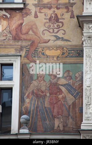 Renaissance Hochzeits-Zeremonie in der Wandmalerei nach Entwurf von tschechischer Maler Mikoláš Aleš auf die Wiehl Haus (Wiehlův Dům) in Wenzelsplatz in Prag, Tschechische Republik dargestellt. Das Gebäude, entworfen von tschechischen Architekten Antonín Wiehl 1894-1896 erbaut wurde. Die Wandmalereien wurden von Ladislav Novák und Arnošt Hofbauer mit Hilfe von František Urban und Vilém Trsek gemalt. Stockfoto