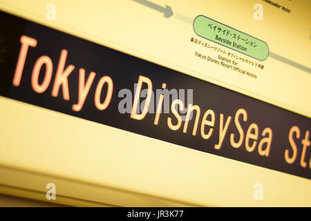 CHIBA, Japan: Tokyo Disneysea Station LED-Beschriftung board Anzeige in Tokyo Disney Resort Monorail Linie, Urayasu, Chiba, Japan Stockfoto